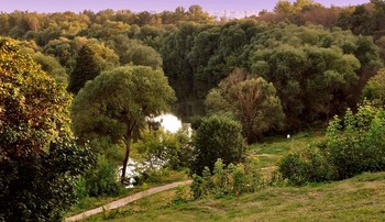 На высоком берегу реки / Летом на высоком берегу реки Орлик