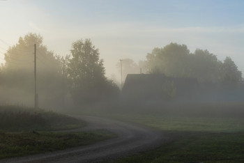 Опустился туман на село... / Раннее августовское утро. Туманный рассвет.