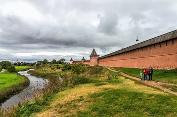 В Суздале / ***