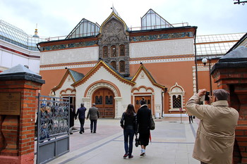 На память / Третьяковская галерея - музейная жемчужина Москвы в историческом центре столицы-Лаврушинском переулке.