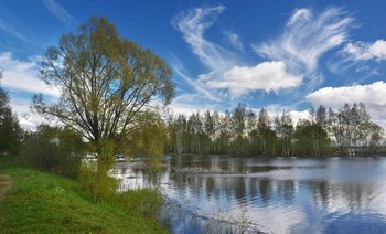 Облака купаются в реке / ===