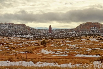 заборчики.. / Забор - неотъемлимая часть американского дорожного пейзажа.
Аризона, местечко Каибито (Kaibito), земля народа Навахо.