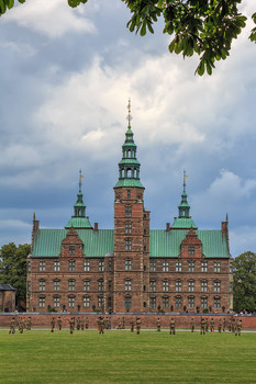 Замок Розенборг и гвардейцы королевы. / Дания, Копенгаген