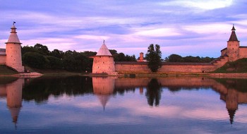 Псковский этюд.... / В слиянии рек Великой и Псковы на закате...