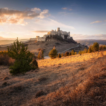 &nbsp; / Sunset at the one of the most beautiful castles in Slovakia. :)