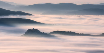 Castle on waves / One of the most beautiful cloud inversion i´ve ever seen yet the condition was absolutely perfect :)