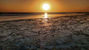 Жаркий восход на Красном море во время отлива. / Сахль-Хашиш. Египет.
