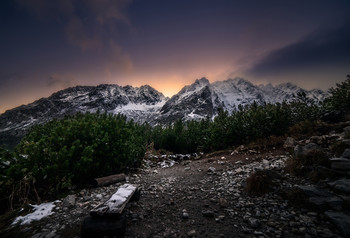 &nbsp; / Another beautiful sunset in the mountains.
First snow and beautiful sunset made a great scenery to remember.