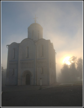 Дмитровский собор / Осень, туман.