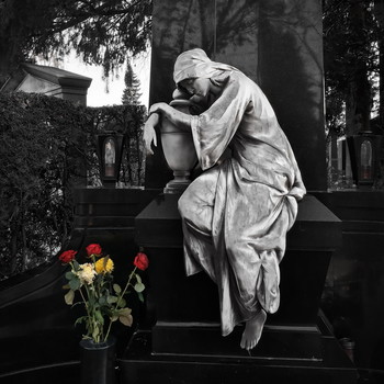 requiescat in pace / In the still of an autumn afternoon. Döblinger Friedhof, Vienna,Austria