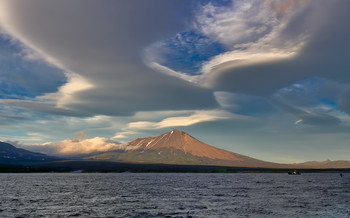 РС отдыхает / Рыболовный сейнер встал у берега на отдых......будет шторм.