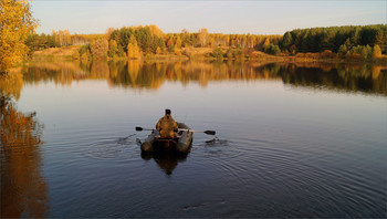 На том берегу / Осень. Октябрь. Рыбалка на озере.