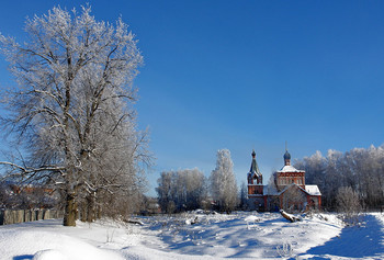 **Первый снег.* / Церковь Рождества Христова в деревне Рождествено Калужской области.
