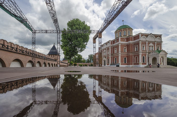 Тула. Кремль. Структура отражения / Россия. Тула.