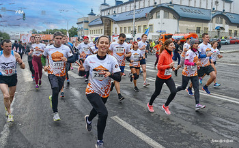 Герои спорта.(серия) / Международный марафон 
 Мы верим твёрдо в героев спорта.
Нам победа, как воздух, нужна…
Мы хотим всем рекордам
Наши звонкие дать имена!