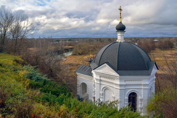 осень в Киржаче / ноябрь, Киржач, надкладезная часовня Киржачского монастыря