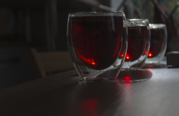 Чай втроём / Чай в прозрачном стекле