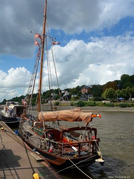 Hamburg. Museumshafen Oevelgoenne / Читайте в моем блоге о маршруте на пароме :

https://zen.yandex.ru/media/id/5ee66fc9c64be97c15fe75fd/letniaia-progulka-po-elbe-5f1b35cab65d2250ab15c180

Читайте в моем блоге &quot;Гамбург. Вечер на Эльбе&quot;
https://zen.yandex.ru/media/nina_yudicheva/gamburg-vecher-na-elbe-5f8b2ebf5284e336e5ffbe8b


Парусники в Гамбурге:

https://www.youtube.com/watch?v=JT5YfxP005o

Видео &quot;Прогулка по Эльбе&quot;: https://www.youtube.com/watch?v=qL1e1j9B8Vk

Лайнеры в Гамбурге:

https://www.youtube.com/watch?v=VU8V0Jvqpy0

https://www.youtube.com/watch?v=_8iY4QcGL-A&amp;t=8s https://www.youtube.com/watch?v=EVMHpH6SJxA

Корабли на Эльбе:

https://www.youtube.com/watch?v=DA7DProSV6o&amp;list=UUEOp3amNaNT0205lPmdFi8w&amp;index=19

Портовый центр и складской район Гамбурга:

https://www.youtube.com/watch?v=i0kxa-sex6o

https://www.youtube.com/channel/UCEOp3amNaNT0205lPmdFi8w/videos?

https://www.youtube.com/watch?v=IGn-NNqkBL0