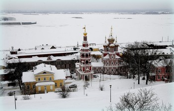 В зимнем убранстве / Зима преобразила все вокруг.