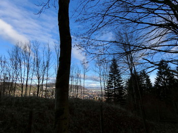 &nbsp; / nach langen Tagen mit Nebel, Regen und vielen Wolken war für einen Moment blauer Himmel über Höxter und dem Tal der Weser