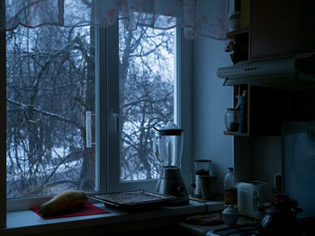 Кухонно-вечернее / г. Великий Новгород, вечерний вид из кухни. Не совсем то, что подразумевается под &quot;интерьеры&quot;, картинка несколько про другое, но формально подходит