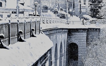 Снег в городе / мост транспорт снег