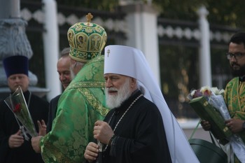 митрополит / один....