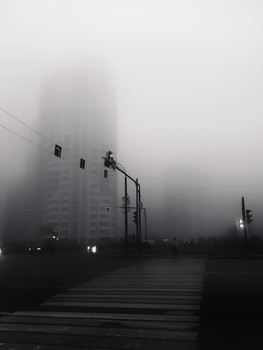 Пешеходы, переходы / Туманное утро.