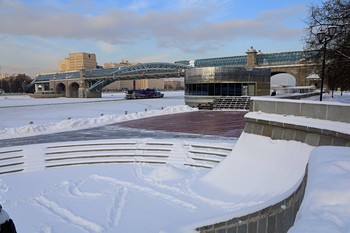 Пушкинская набережная / Виды Москвы