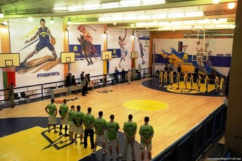 Баскетбольный клуб Авангард / БК Авангард на домашней площадке проводит встречу в высшей лиге, в спортивном комплексе Авангард - домашней арене.