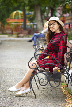 На скамейке в городском саду / 9 августа 2020 года.
г. Шадринск.
Модель: Вика
Фотограф: Анастасия Белякова