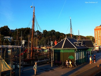 Museumshafen Oevelgönne Hamburg / https://www.youtube.com/watch?v=C3Bk9NPtq5U
 
Video: https://www.youtube.com/watch?v=MqayIdm5-zg

Читайте в моем блоге о маршруте на пароме :

https://zen.yandex.ru/media/id/5ee66fc9c64be97c15fe75fd/letniaia-progulka-po-elbe-5f1b35cab65d2250ab15c180

Читайте в моем блоге &quot;Гамбург. Вечер на Эльбе&quot;
https://zen.yandex.ru/media/nina_yudicheva/gamburg-vecher-na-elbe-5f8b2ebf5284e336e5ffbe8b


Парусники в Гамбурге:

https://www.youtube.com/watch?v=JT5YfxP005o

Видео &quot;Прогулка по Эльбе&quot;: https://www.youtube.com/watch?v=qL1e1j9B8Vk

Лайнеры в Гамбурге:

https://www.youtube.com/watch?v=VU8V0Jvqpy0

https://www.youtube.com/watch?v=_8iY4QcGL-A&amp;t=8s https://www.youtube.com/watch?v=EVMHpH6SJxA

Корабли на Эльбе:

https://www.youtube.com/watch?v=DA7DProSV6o&amp;list=UUEOp3amNaNT0205lPmdFi8w&amp;index=19

Портовый центр и складской район Гамбурга:

https://www.youtube.com/watch?v=i0kxa-sex6o

https://www.youtube.com/channel/UCEOp3amNaNT0205lPmdFi8w/videos?

https://www.youtube.com/watch?v=IGn-NNqkBL0

https://www.youtube.com/watch?v=dZ1W9amrFdg