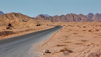 В горной части пустыни Сахара / В горной части пустыни Сахара