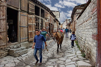 В одном южном городе / Снимок сделан в старинном городе Лахыдж.
Азербайджан.