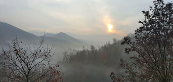 Декабрьское утро в горах / Снимок сделан в южном регионе Азербайджана.
Камера Самсунг Нот -10 плюс.