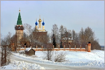 Церковь Рождества Пресвятой Богородицы. / Храм построен в 1762 г, Храмоздатели – шуйские купцы Цыгановы и Холщевниковы, жившие в Горицах...
Чугунный пол отлит в 1819 г. Иконостас четырехъярусный со скипетром и короною. Стены храма расписаны искусною живописью в 1842 г.
 Церковь Рождества Богородицы является основным сооружением комплекса и важной доминантой в застройке села. В 1-й пол. 19 в. пристроены притворы входов. Один из замечательных памятников Шуйского р-на с традиционной композицией объемов и богатым изразцовым убранством. Принадлежит к типу бесстолпных храмов с трапезной и колокольней, продолжающих формы владимиро-суздальского зодчества.