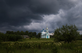 Перед дождем / Введенское, церковь Введения во храм Пресвятой Богородицы.