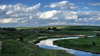 Вот поворот крутой... / Река,небо,облака