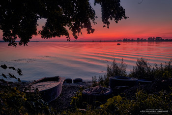 Волга и вечер Августа / Летний закат в Костроме с видом на Волгу