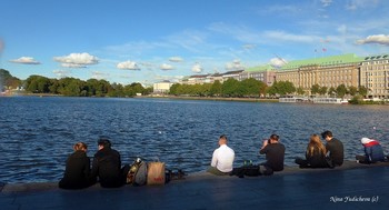 Alster Hamburg / Озеро Альстер (Alster Hamburg) - сердце Гамбурга, любимое место отдыха гамбуржан и гостей города. Видео:

https://www.youtube.com/watch?v=FUnJ6Mt1G68

Alstervergnügen 2017. Hamburg
https://www.youtube.com/watch?v=PZXeb1sykTk

Alster am Abend
https://www.youtube.com/watch?v=YdvFUdm0nQ0

Alster Hamburg
https://www.youtube.com/watch?v=shvDCXIyNb0&amp;pbjreload=10

Парусники в Гамбурге:

https://www.youtube.com/watch?v=JT5YfxP005o

Видео &quot;Прогулка по Эльбе&quot;: https://www.youtube.com/watch?v=qL1e1j9B8Vk

Лайнеры в Гамбурге:

https://www.youtube.com/watch?v=VU8V0Jvqpy0

https://www.youtube.com/watch?v=_8iY4QcGL-A&amp;t=8s https://www.youtube.com/watch?v=EVMHpH6SJxA

Корабли на Эльбе:

https://www.youtube.com/watch?v=DA7DProSV6o&amp;list=UUEOp3amNaNT0205lPmdFi8w&amp;index=19

Портовый центр и складской район Гамбурга:

https://www.youtube.com/watch?v=i0kxa-sex6o

https://www.youtube.com/channel/UCEOp3amNaNT0205lPmdFi8w/videos?

https://www.youtube.com/watch?v=IGn-NNqkBL0

https://www.youtube.com/watch?v=dZ1W9amrFdg