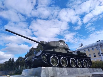 Легендарная техника / Танк Т-34, находящийся на территории Нижегородского кремля