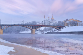 Городская зарисовка с видом на &quot;Кировский&quot; мост и Успенский собор / Nikkor 24-120 f4