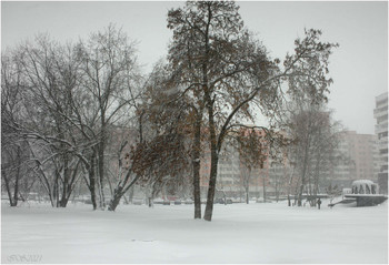 в городе снегопад / [img]https://i.imgur.com/0lU4qaH.jpg[/img]