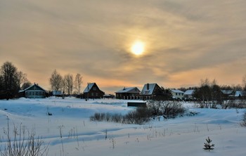 &quot;Тебе совсем нет дела до людей, прекрасное светило...&quot; / &quot;Тебе совсем нет дела до людей
 И драм людских, прекрасное светило.
 Ты не согнало снег еще с полей
 И синий лед речной не растопило.
 Ты для весны должно копить тепло,
 Когда уж согревать людские души!
 Спасибо хоть за то, что ты взошло
 И светишь понемногу из-за тучи ...&quot;