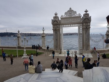 Пристань дворца султанов / Пристань дворца Султанов в Стамбуле на берегу Босфора