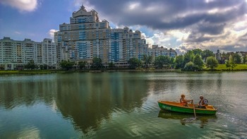 "Плыла, качалась..." / Отдых в большом городе...