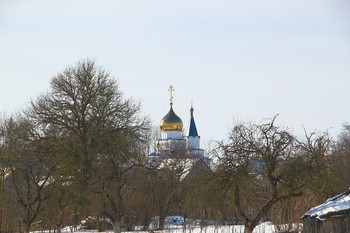 Церковь в Хожово / Уютная церквушка в небольшом поселке