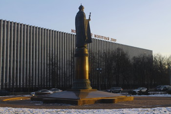 Памятник князю Даниилу Московскому на площади Серпуховская Застава / Москва.Памятник князю Даниилу Московскому на площади Серпуховская Застава