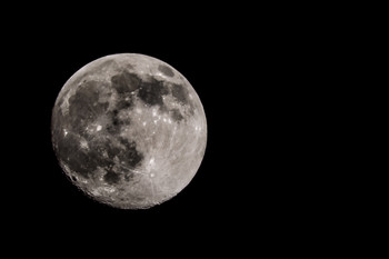 &nbsp; / Diese Aufnahme ist eine meiner ersten Versuche, den Mond darzustellen.