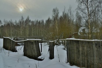 &quot;День был серый, непогожий ...&quot; / &quot;День был серый, непогожий.
 Над землей густела тень.
 - Добрый день! - сказал прохожий.
 Я ответил: Добрый день!
 После этого мгновенья до конца
 большого дня, почему-то настроенье
 было добрым у меня ...&quot;
 В.Орлов